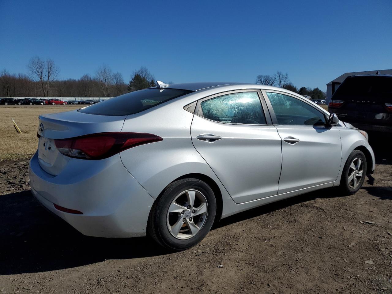 2015 HYUNDAI ELANTRA SE - Image 3