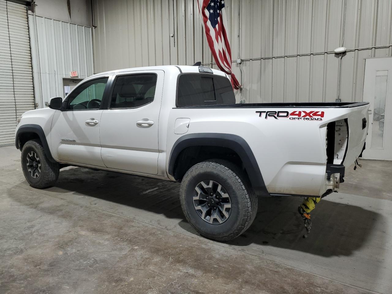 2017 TOYOTA TACOMA DOU - Фото 2