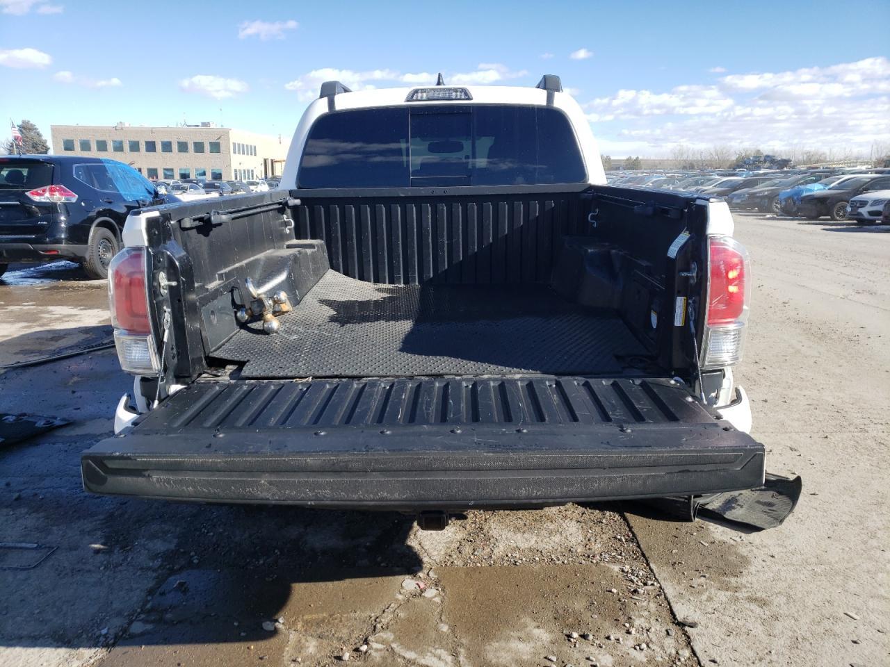 2017 TOYOTA TACOMA DOU - Фото 6