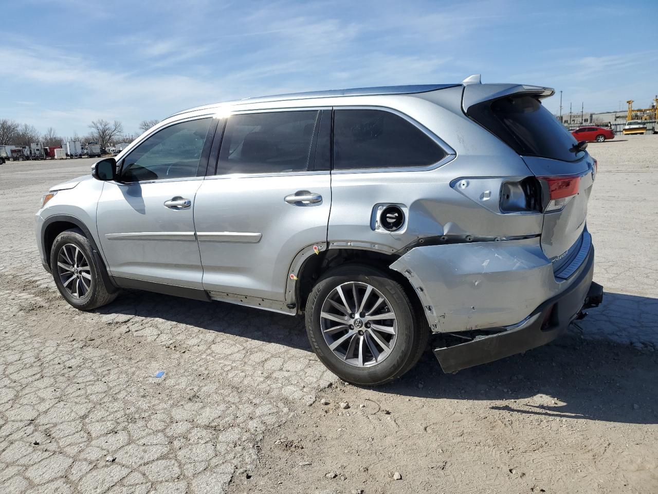 2019 TOYOTA HIGHLANDER - Image 2