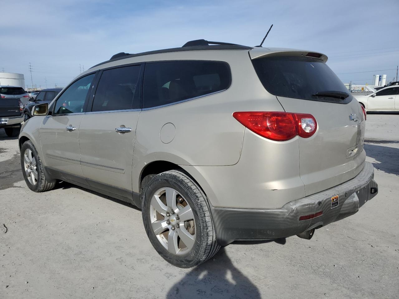 2012 CHEVROLET TRAVERSE L - Фото 2