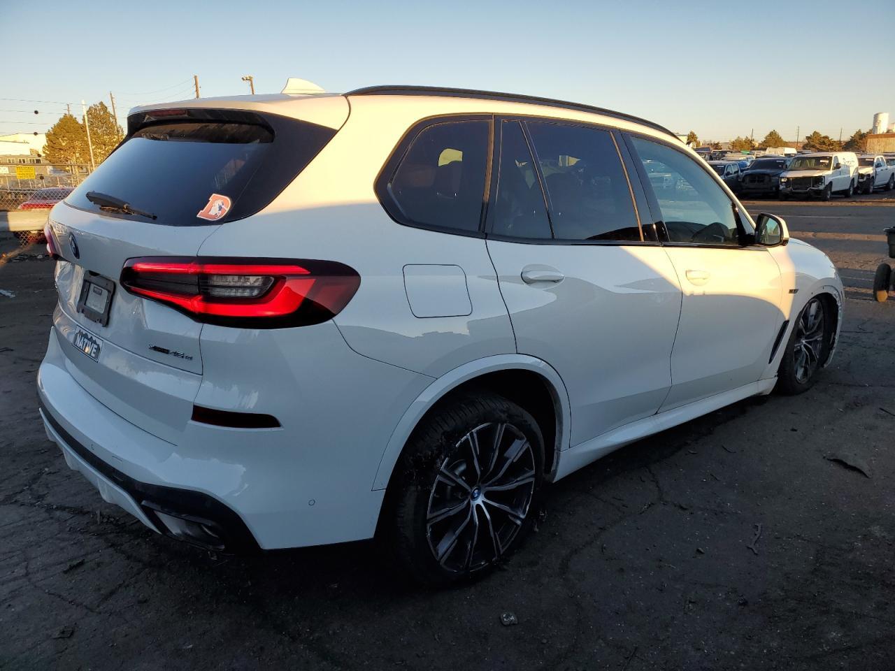 2023 BMW X5 XDRIVE4 - Фото 3