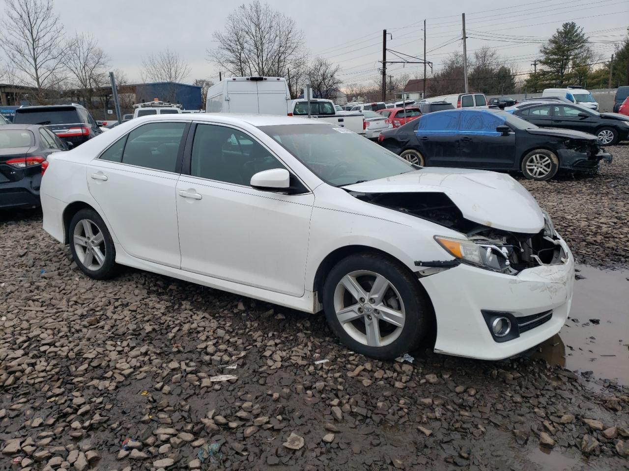 2013 TOYOTA CAMRY L - Фото 4