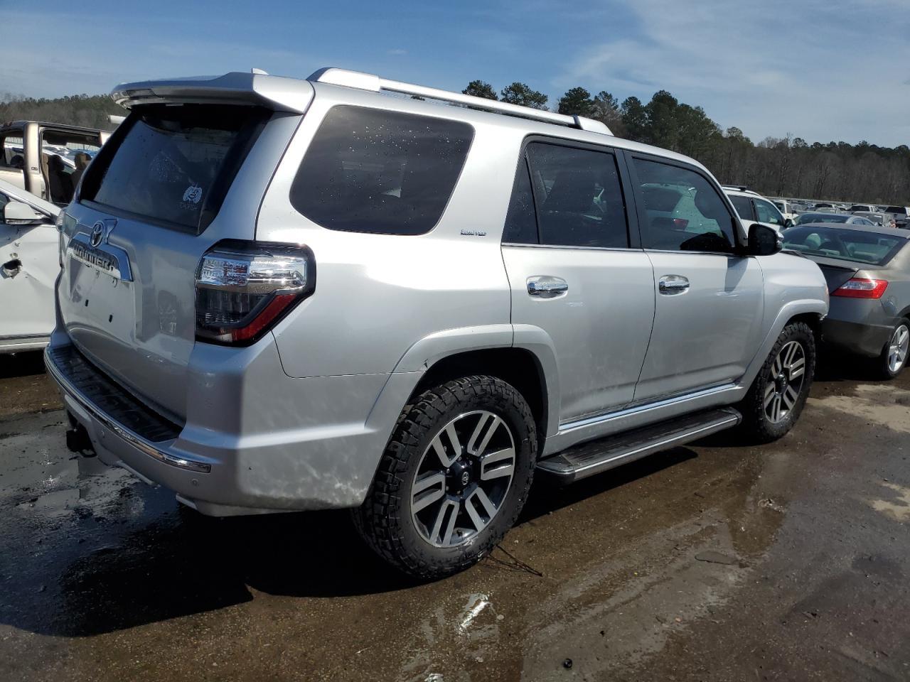 2017 TOYOTA 4RUNNER SR - Фото 3