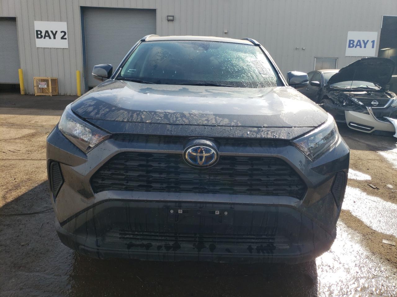 2021 TOYOTA RAV4 LE - Фото 5