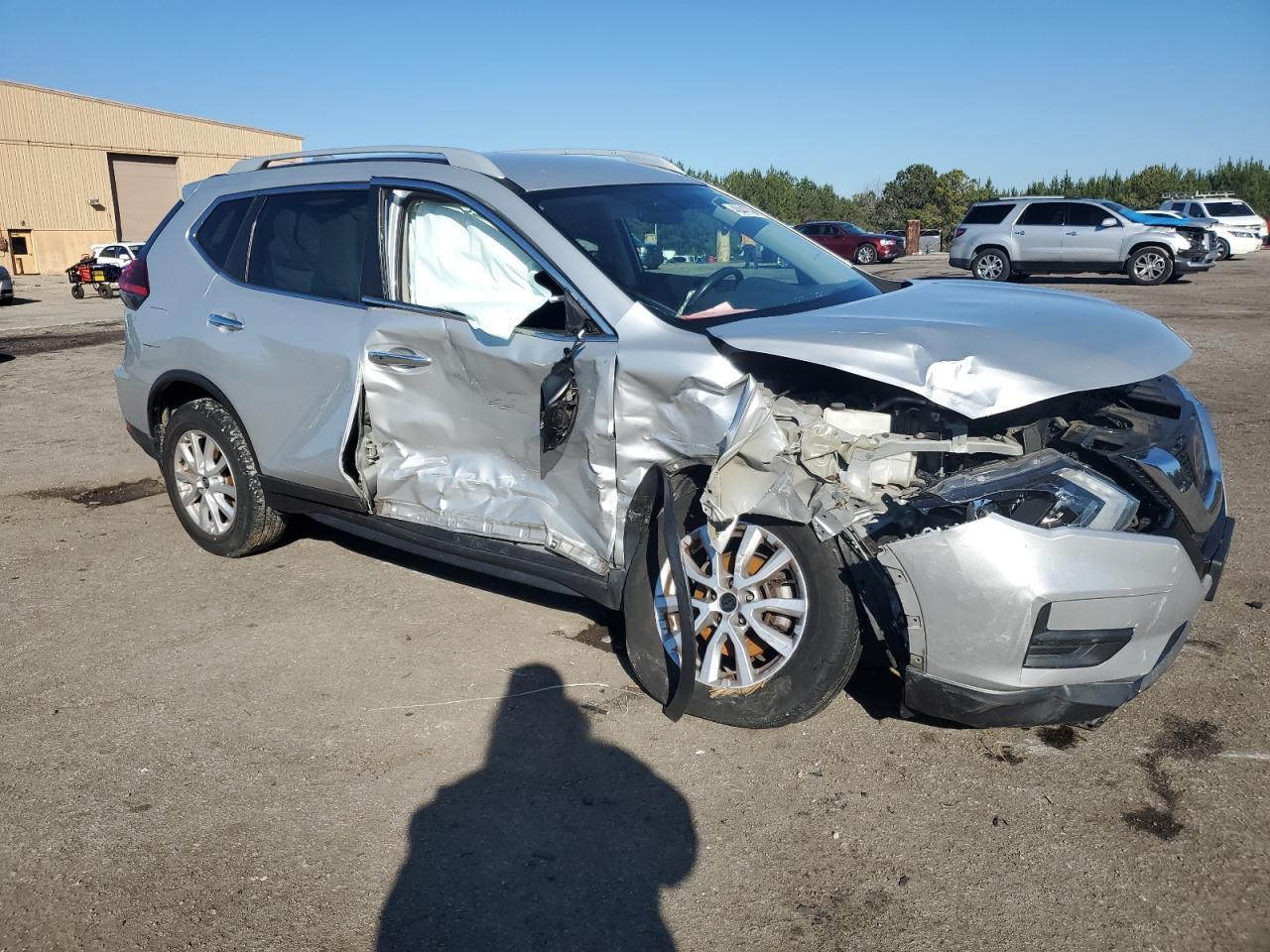 2017 NISSAN ROGUE SV - Фото 4