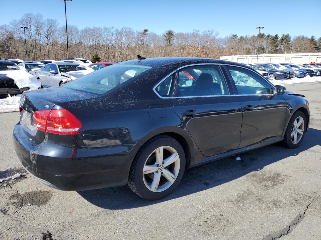 2013 VOLKSWAGEN PASSAT SE - Image 3