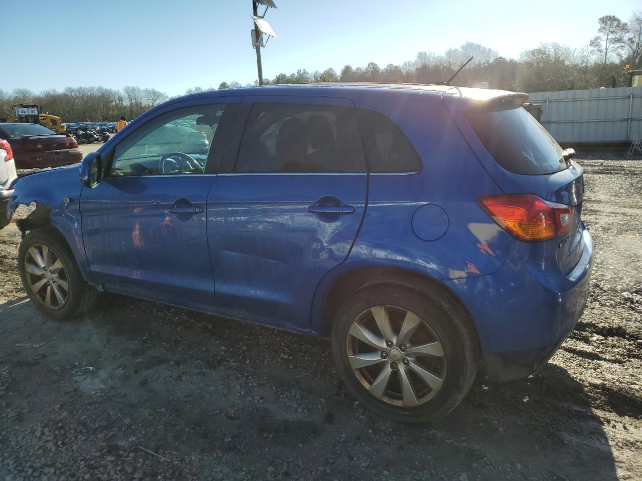 2015 MITSUBISHI OUTLANDER - Фото 2