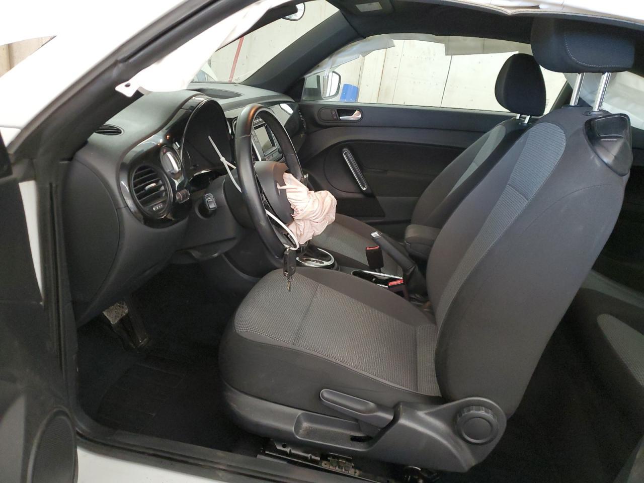 2019 VOLKSWAGEN BEETLE S - Фото 7