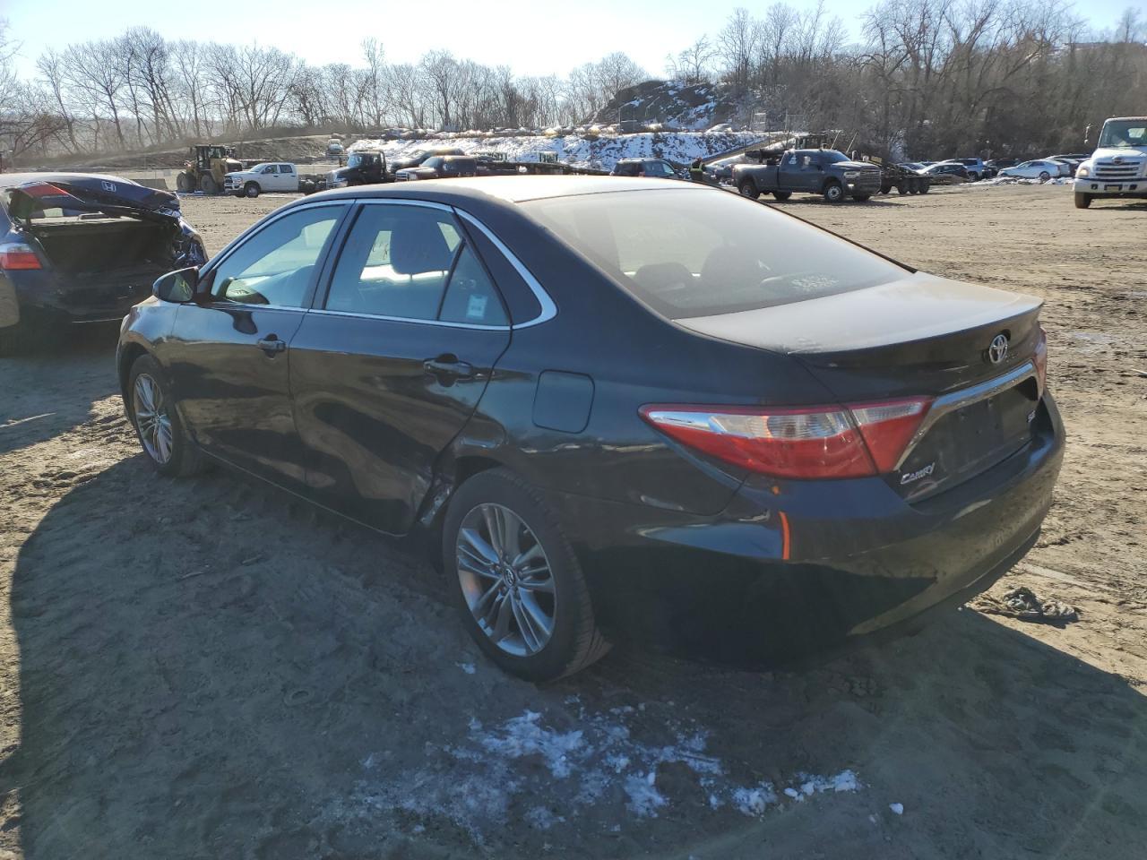2015 TOYOTA CAMRY LE - Фото 2