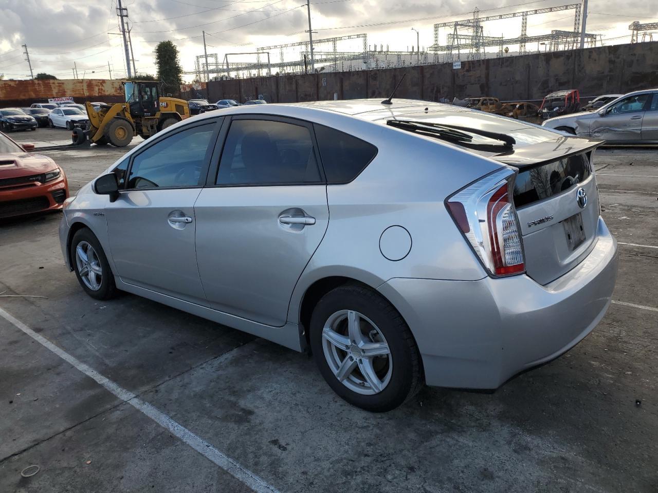 2015 TOYOTA PRIUS - Image 2