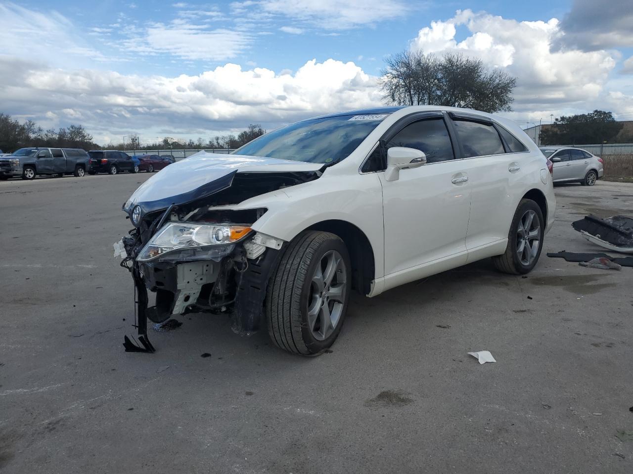 2013 TOYOTA VENZA LE car image