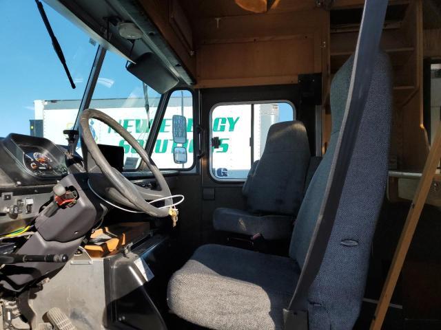 2003 Freightliner Chassis M Line Walk-In Van - Фото 7