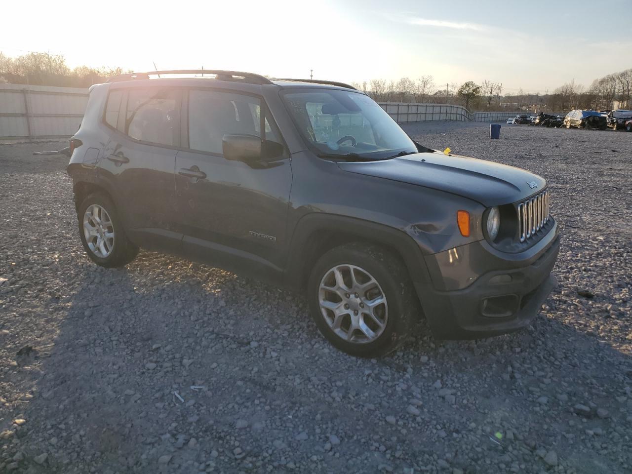 2017 JEEP RENEGADE L - Image 4