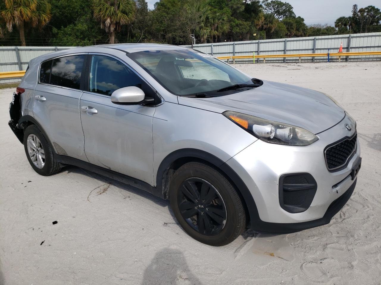2017 KIA SPORTAGE L - Image 4