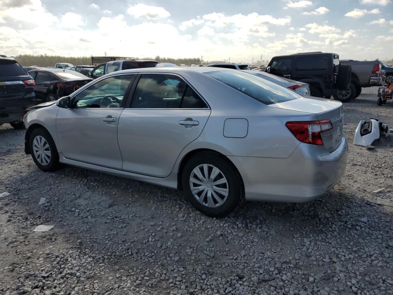 2013 TOYOTA CAMRY L - Фото 2