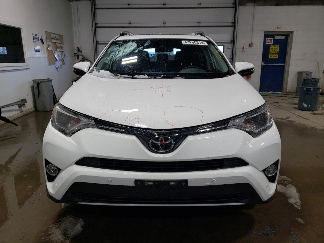 2017 TOYOTA RAV4 XLE - Image 5