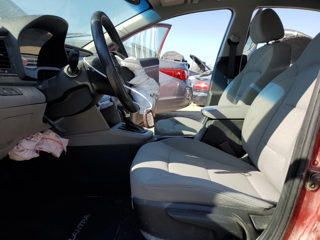 2018 HYUNDAI ELANTRA SE - Image 7
