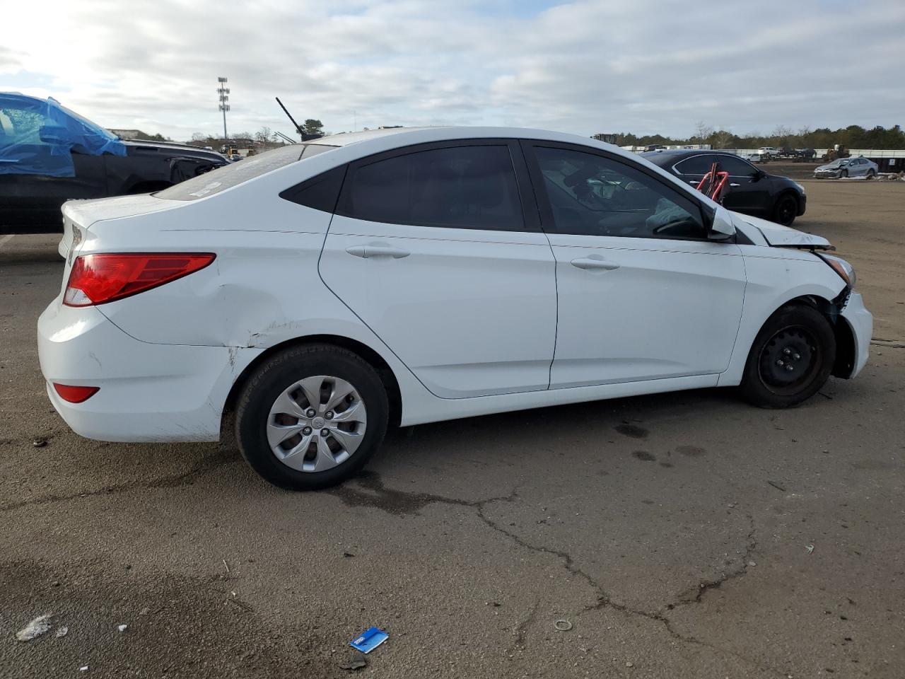 2017 HYUNDAI ACCENT SE - Image 3