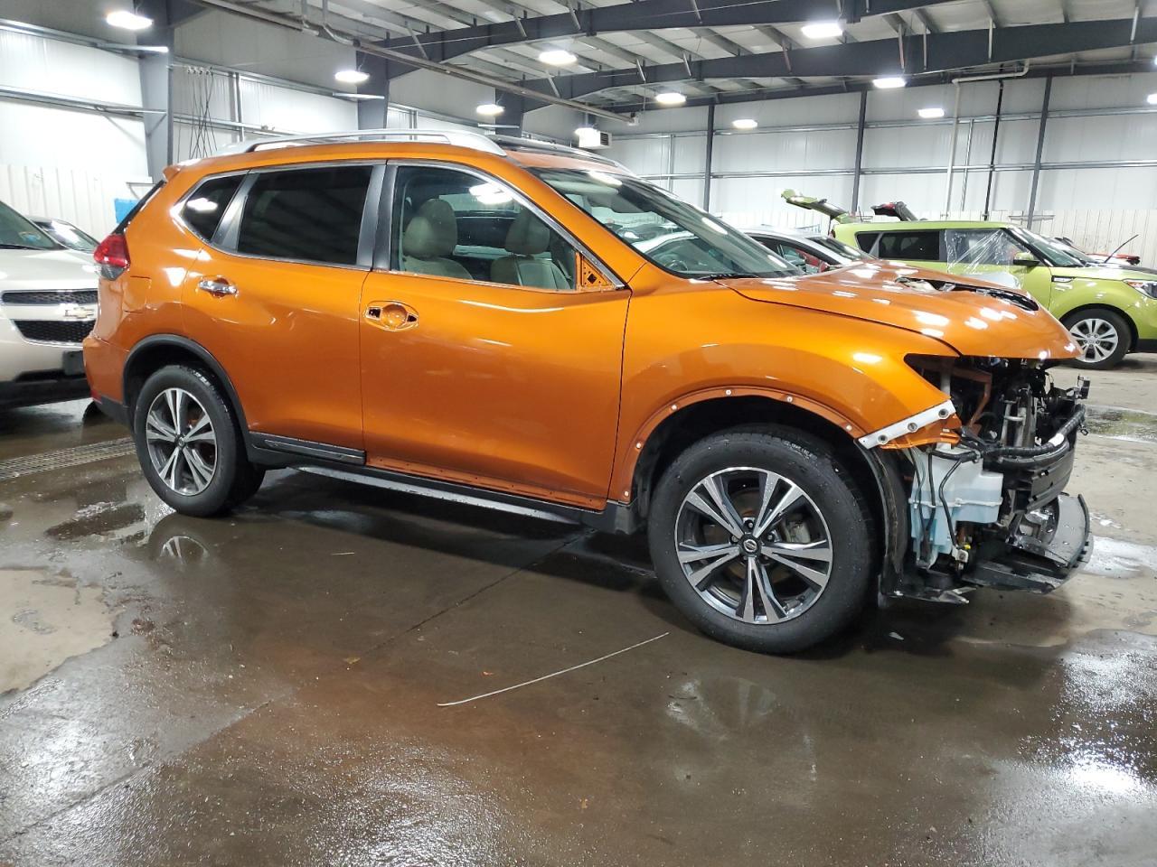 2017 NISSAN ROGUE SV - Фото 4