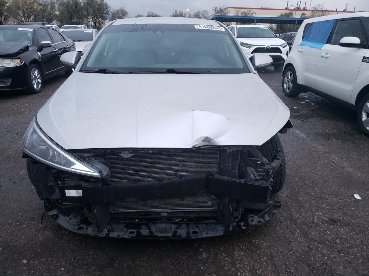 2019 HYUNDAI ELANTRA SE - Фото 5