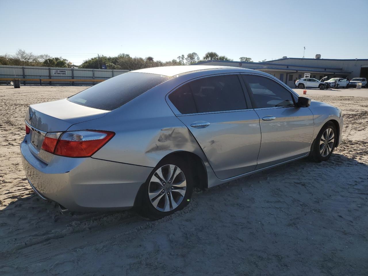 2014 HONDA ACCORD LX - Фото 3