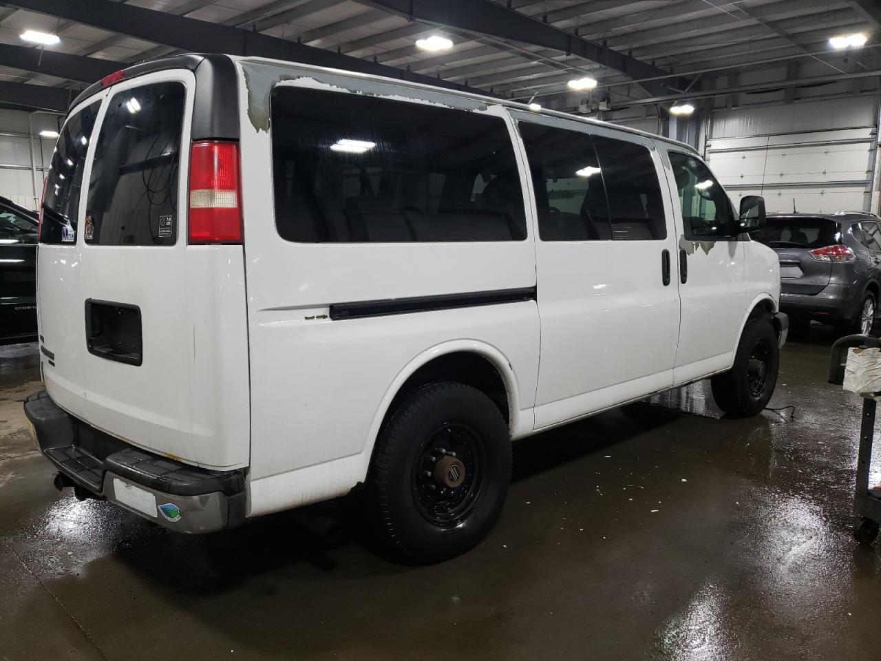 2010 CHEVROLET EXPRESS G3 - Image 3