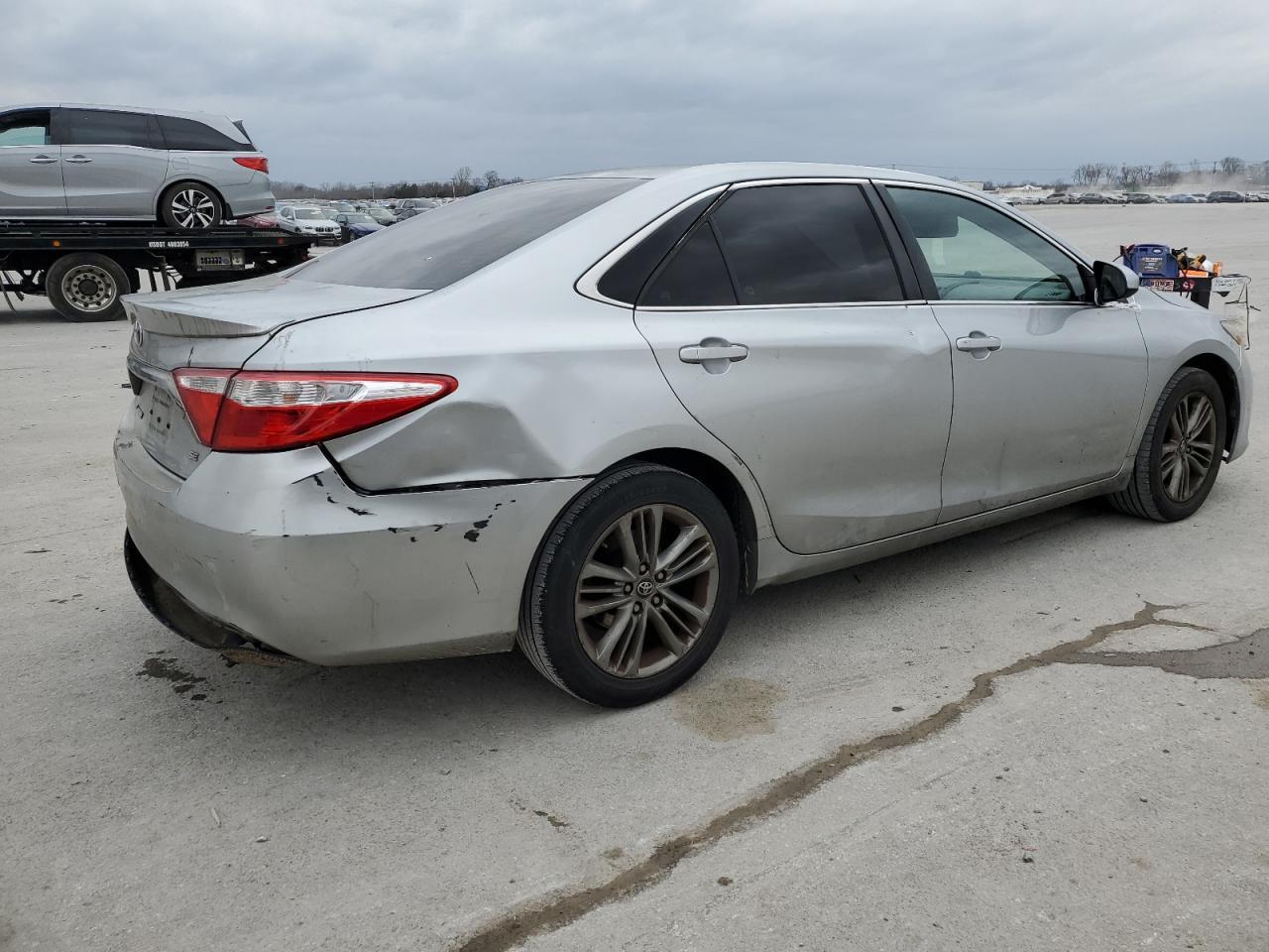 2016 TOYOTA CAMRY LE - Фото 3