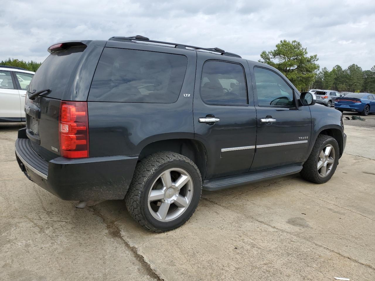 2011 CHEVROLET TAHOE K150 - Фото 3