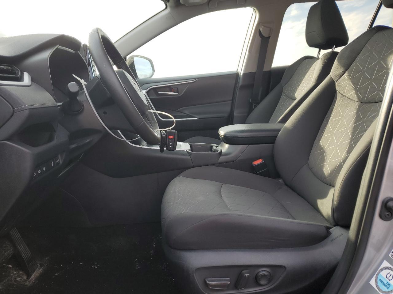 2020 TOYOTA RAV4 XLE - Image 7