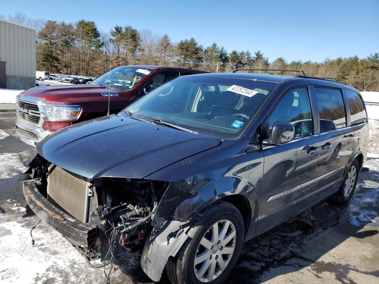 2014 CHRYSLER TOWN & COU