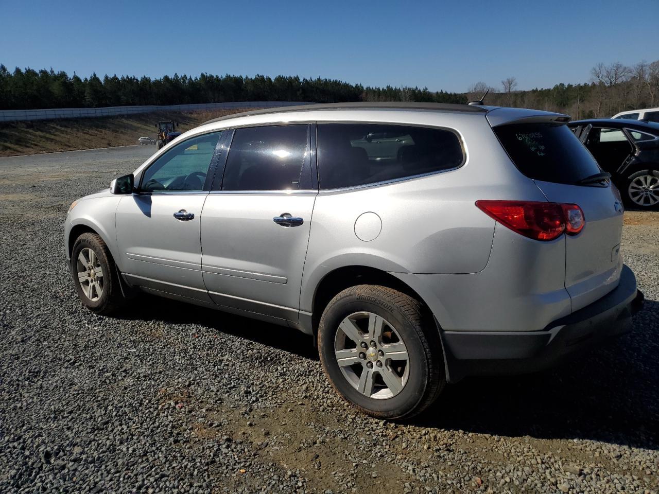 2012 CHEVROLET TRAVERSE L - Image 2