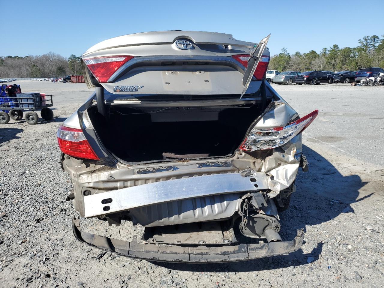 2015 TOYOTA CAMRY LE - Фото 6