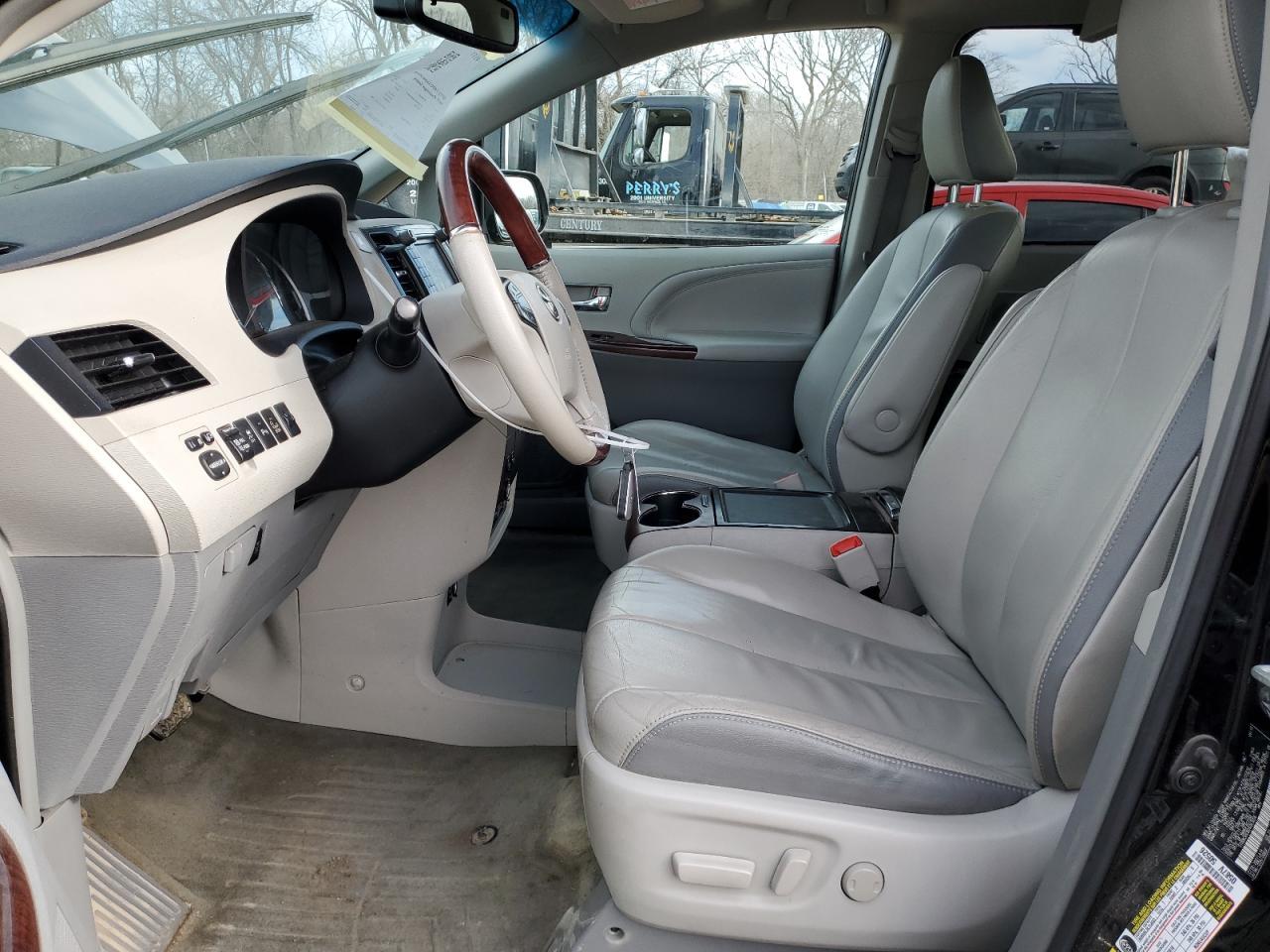2013 TOYOTA SIENNA XLE - Фото 7