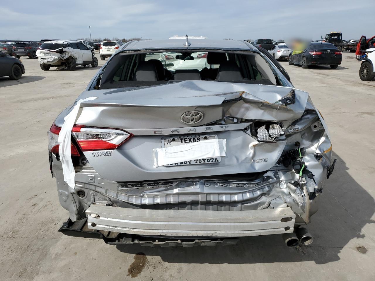 2020 TOYOTA CAMRY SE - Image 6