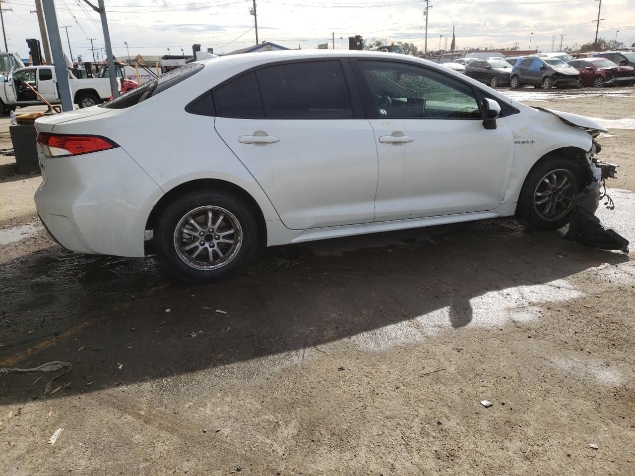 2020 TOYOTA COROLLA LE - Фото 3