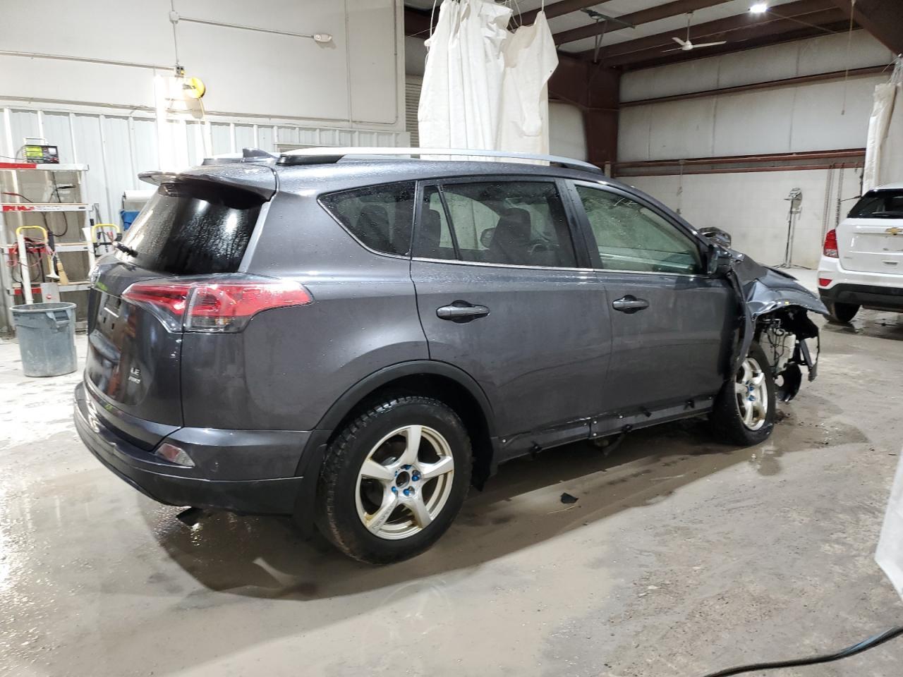 2017 TOYOTA RAV4 LE - Фото 3