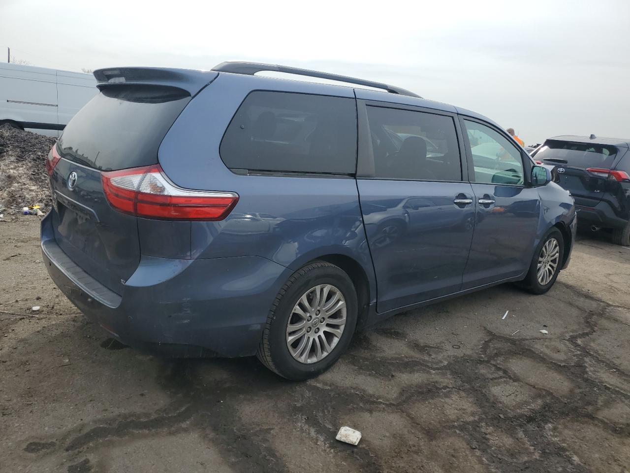 2015 TOYOTA SIENNA XLE - Фото 3
