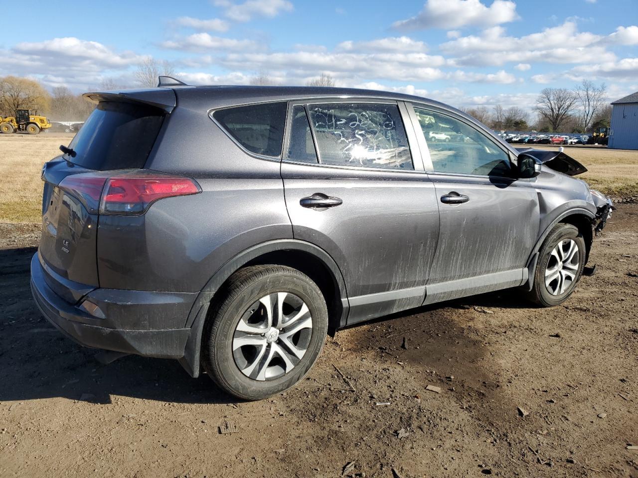 2018 TOYOTA RAV4 LE - Фото 3