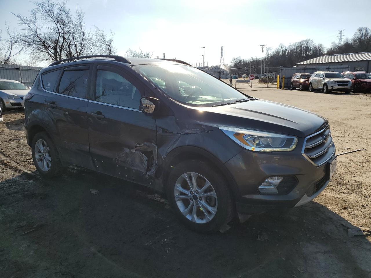 2017 FORD ESCAPE SE - Image 4