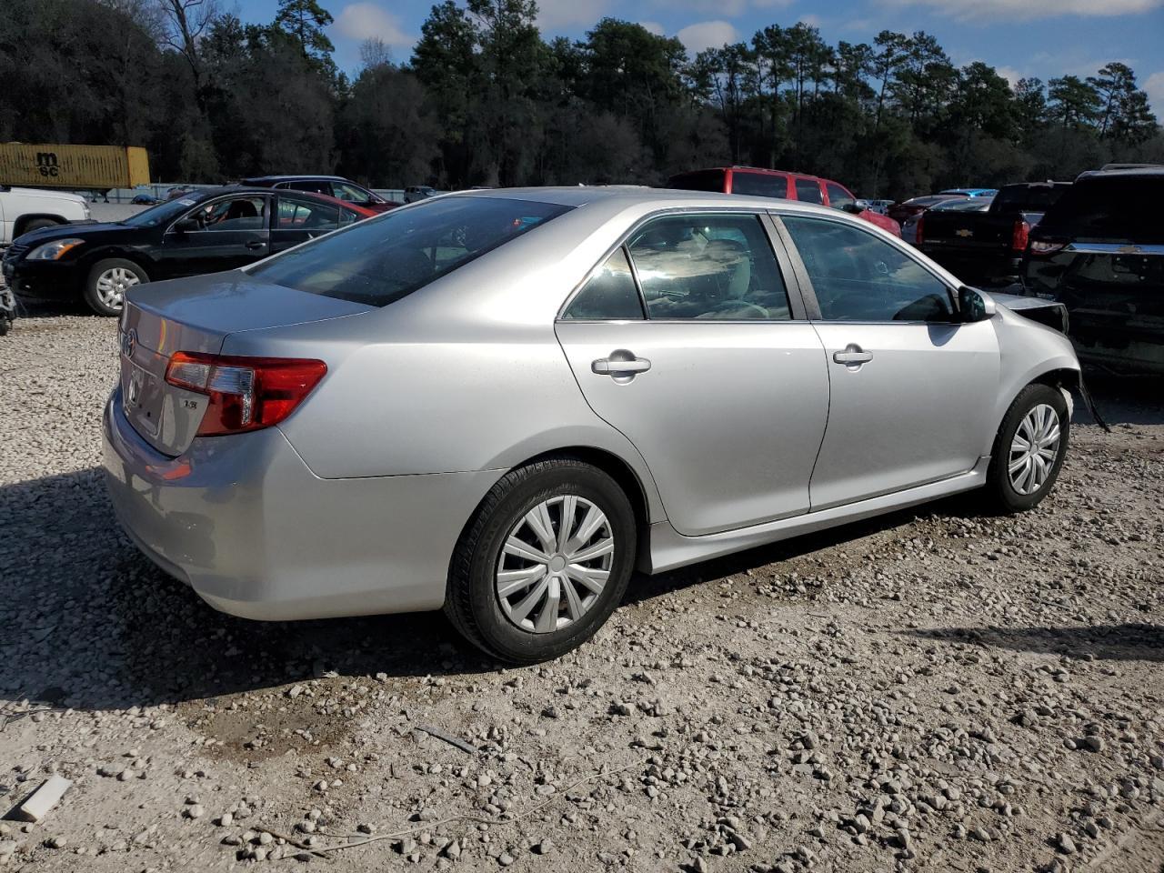 2013 TOYOTA CAMRY L - Фото 3