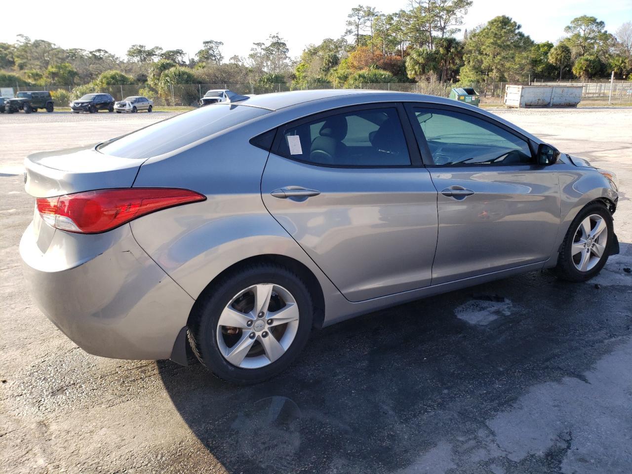 2013 HYUNDAI ELANTRA GL - Фото 3