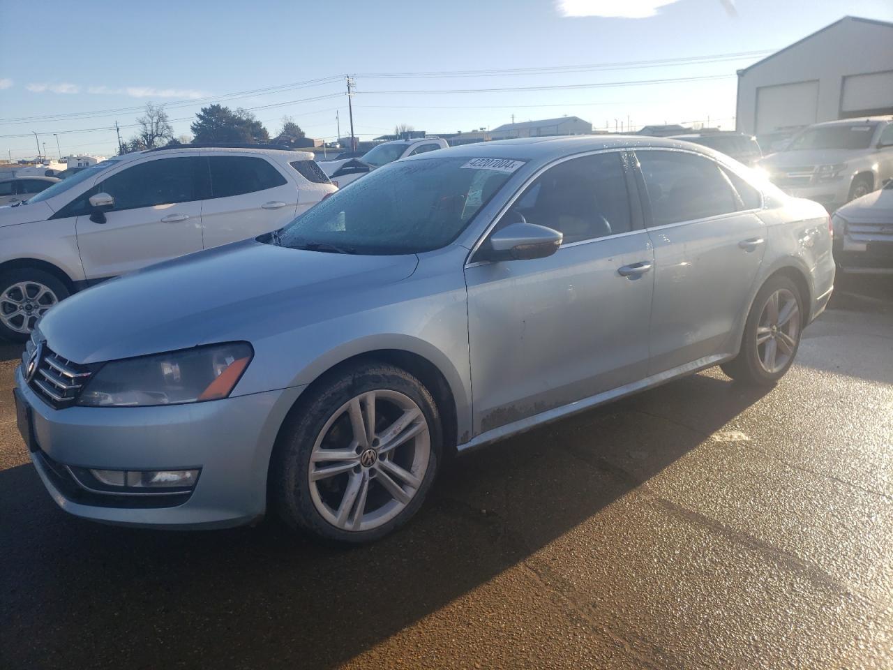 2012 VOLKSWAGEN PASSAT SE car image