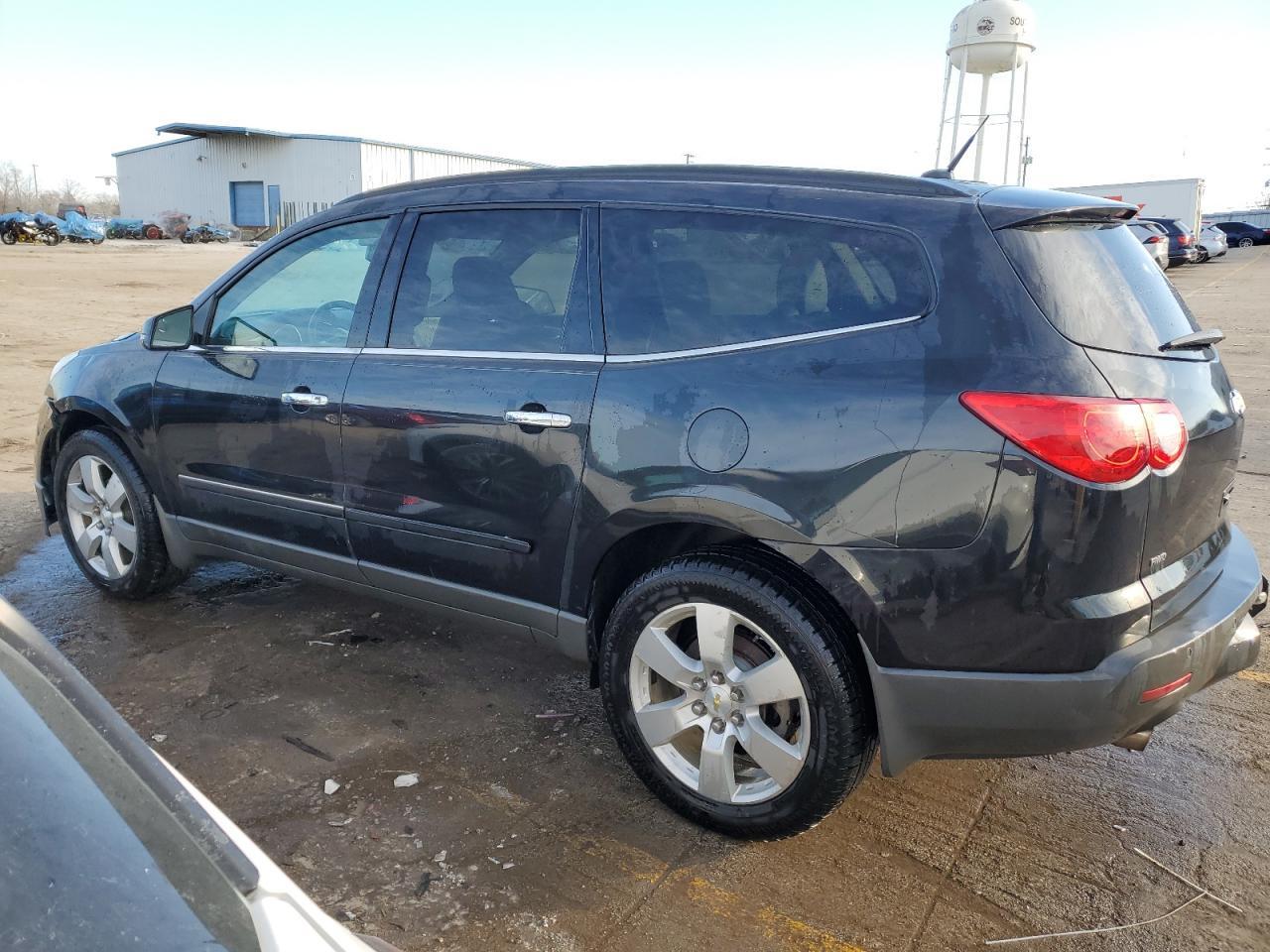 2012 CHEVROLET TRAVERSE L - Image 2