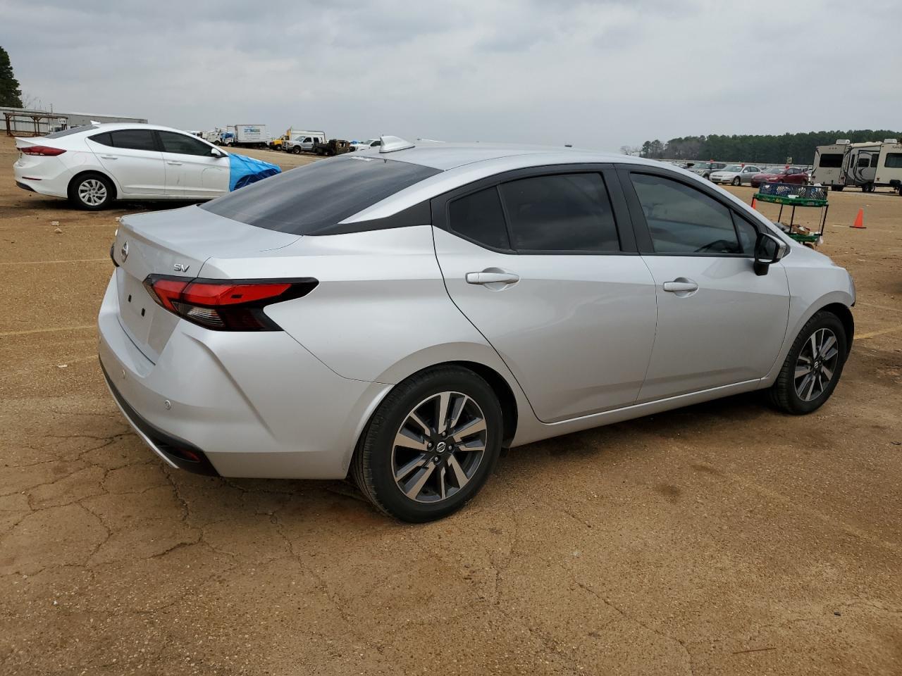 2021 NISSAN VERSA SV - Фото 3