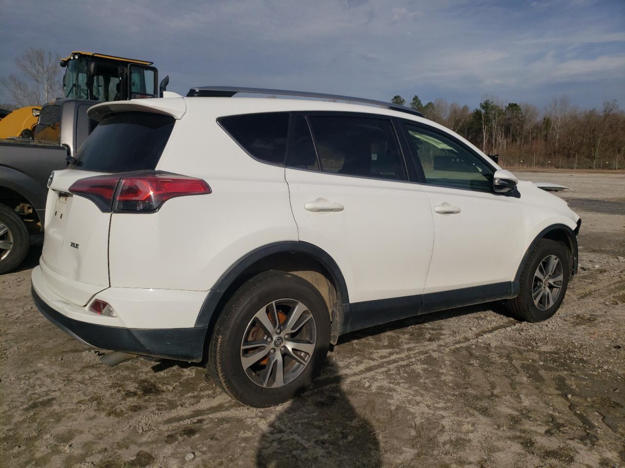 2017 TOYOTA RAV4 XLE - Image 3