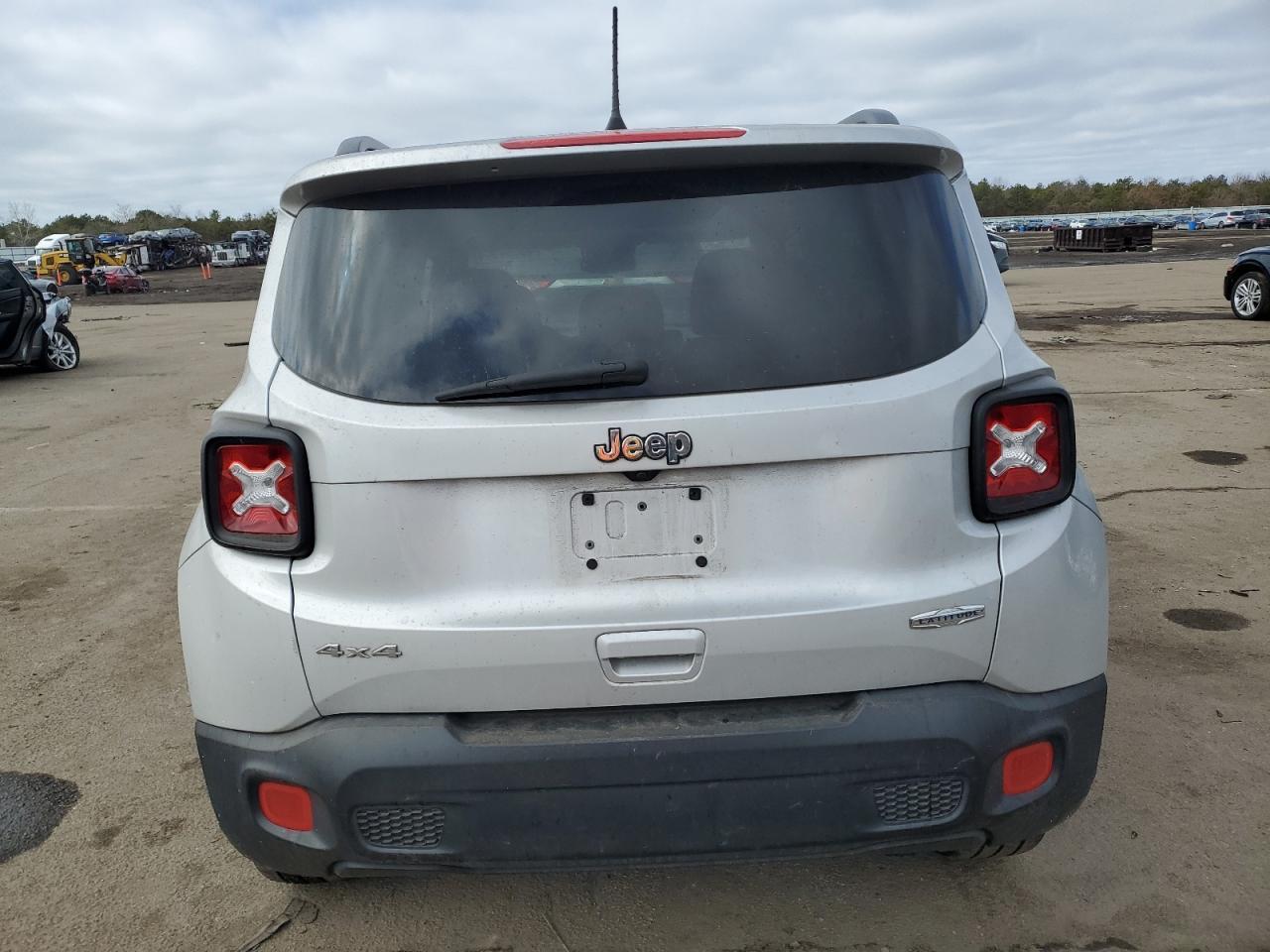 2018 JEEP RENEGADE L - Image 6