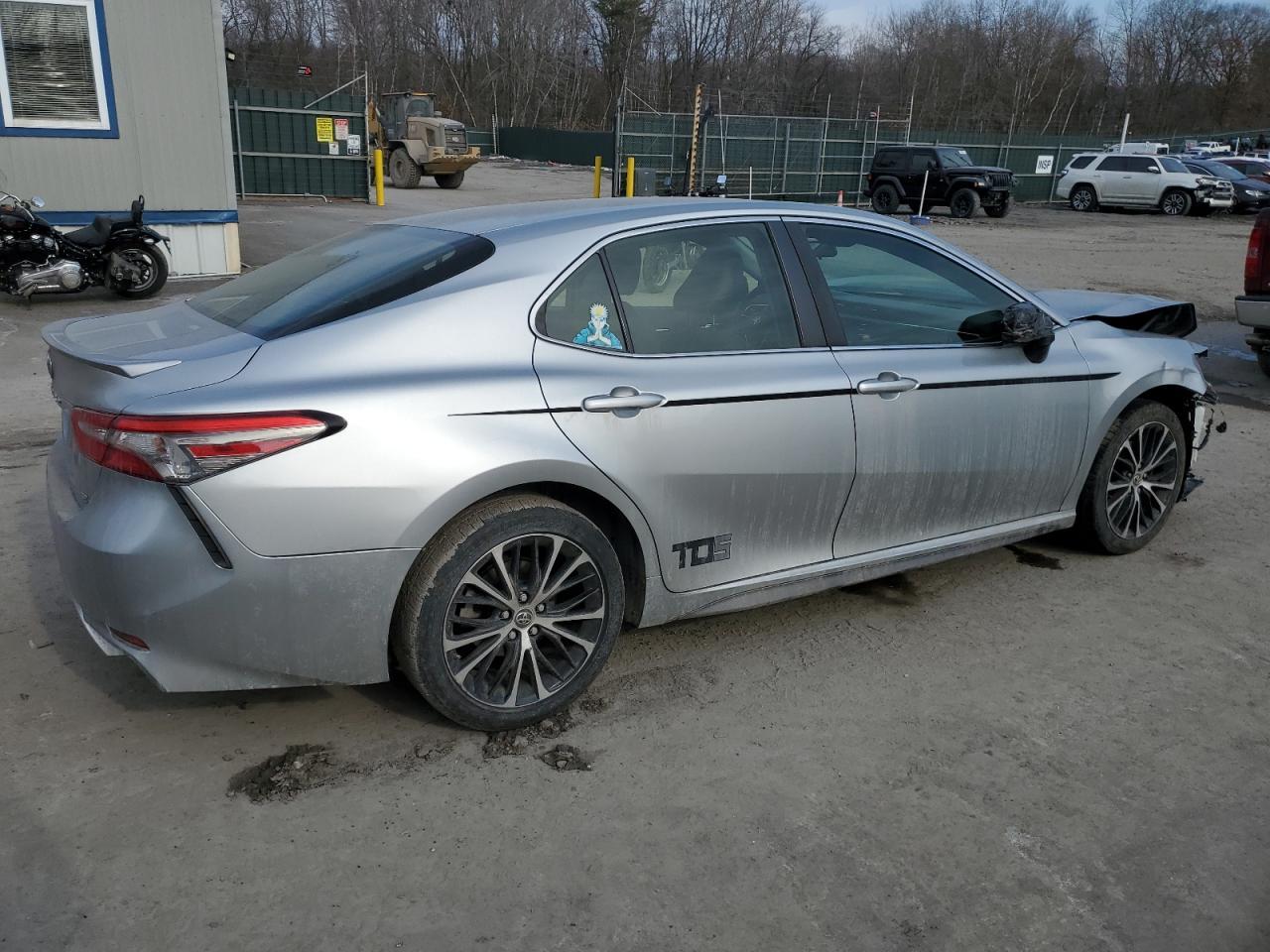 2018 TOYOTA CAMRY L - Фото 3