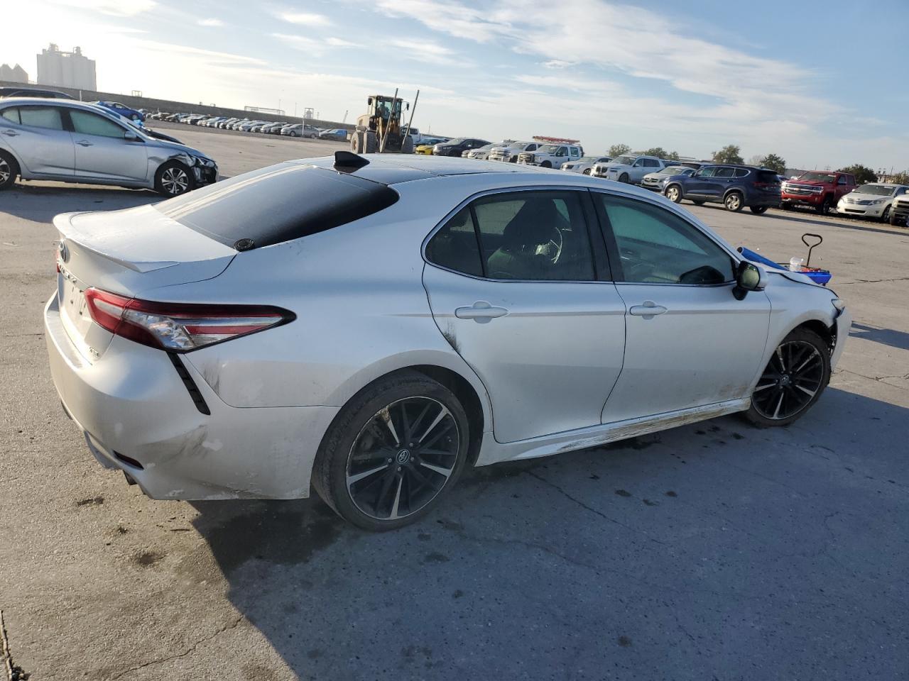 2019 TOYOTA CAMRY XSE - Фото 3