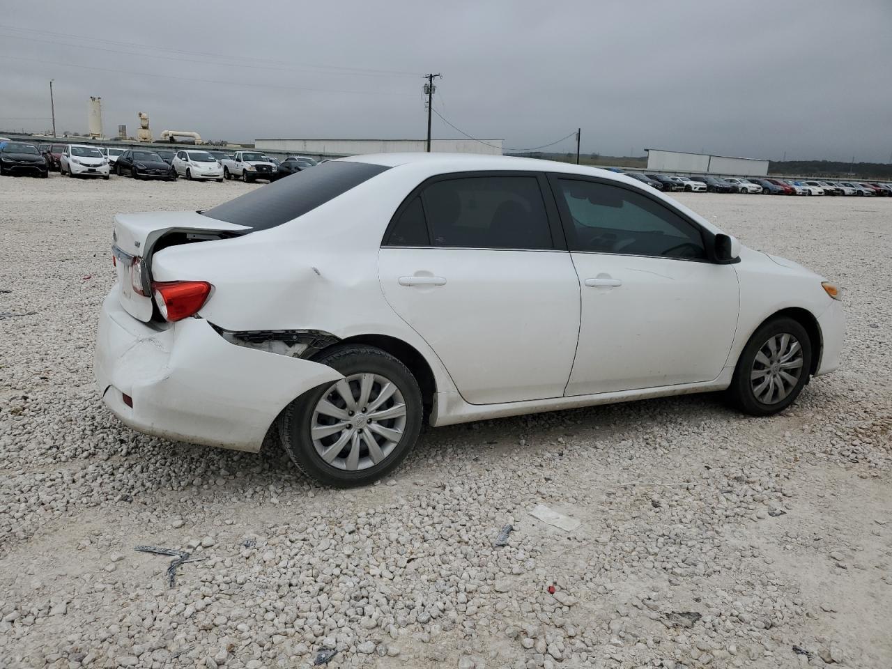2013 TOYOTA COROLLA BA - Фото 3